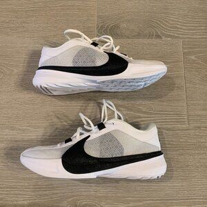 Freak 5 'White Black'